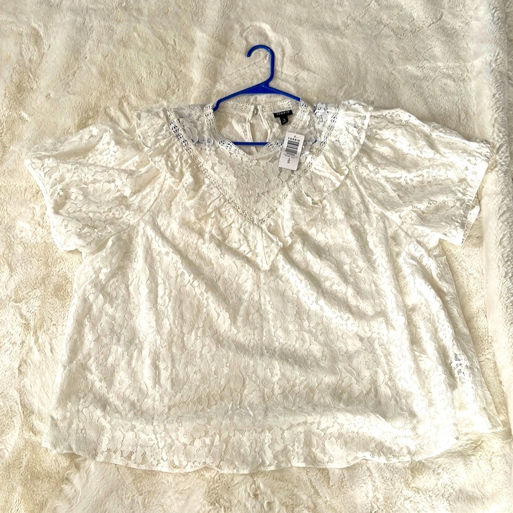 NWT ~ 4X TORRID ~ Beautiful Ivory white lace plus size top ~ SZ 26 28